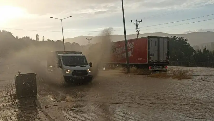 Kayseri-Malatya yolunu sağanak vurdu