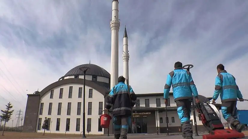 Kayseri'nin dört bir yanındaki camiler temizleniyor!