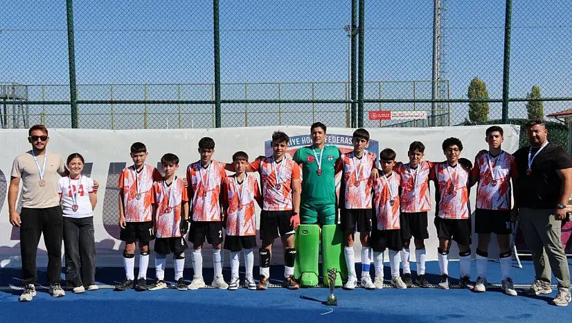 Kayseri'nin genç hokeycilerinden Türkiye derecesi