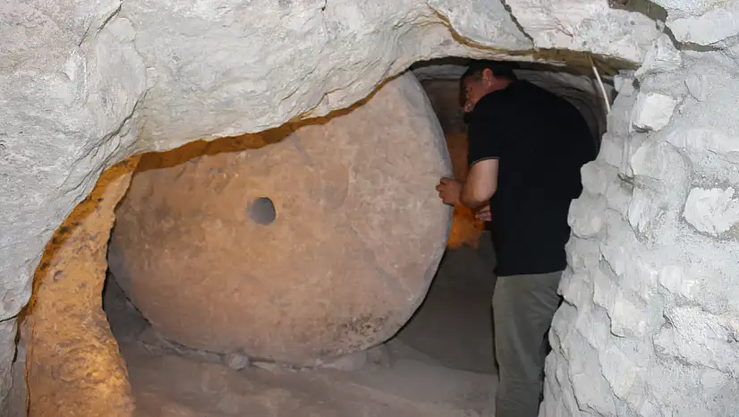 Kayseri'nin kalbindeki konağın altından yer altı şehri çıktı