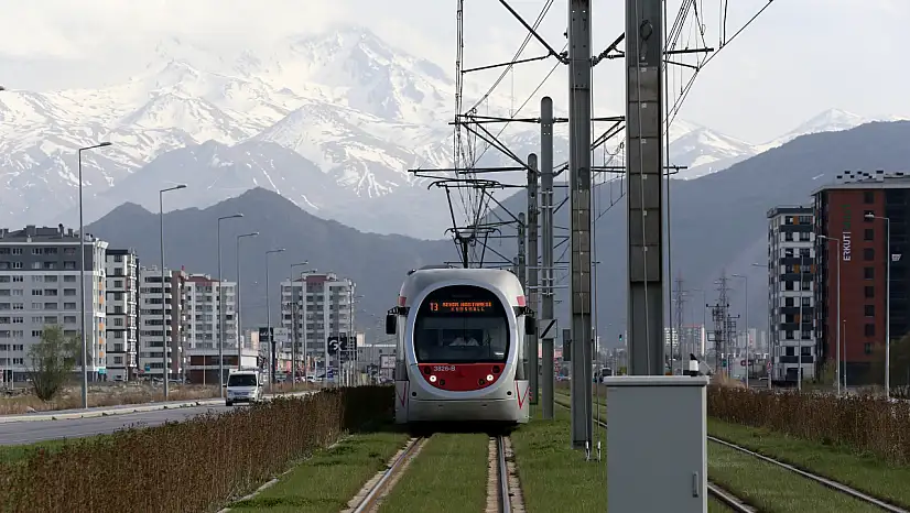 Kayseri rüzgarı estiriyor! Tramvaylar artık bedava enerjiyle hareket ediyor