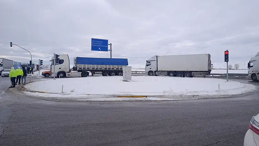 Kayseri-Sivas kara yolu yeniden trafiğe açıldı