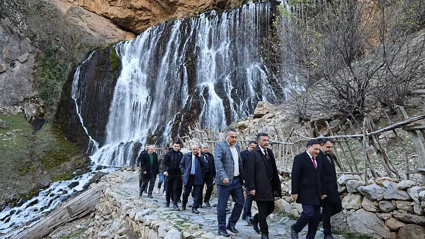 Kayseri Valisi, dünyanın en büyük ikinci şelalesinde!