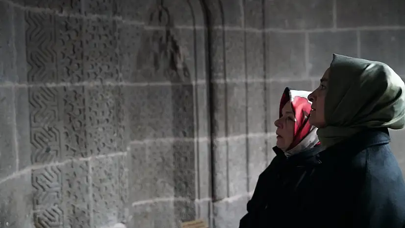 Kayseri'ye gelen eski Bakan sessiz sedasız bakın nereyi ziyaret etmiş?