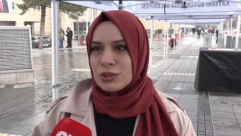 Kayserili vatandaştan dikkat çeken söz! Bir kız çocuğunun parmak kaldırması demek