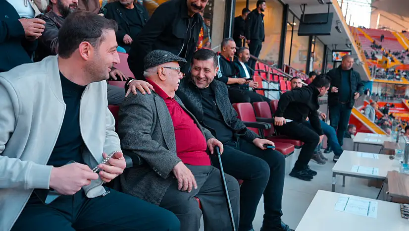 Tribünler böyle coştu! Kayserispor'da ikinci gol sevinci