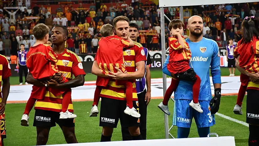 Kayserispor-İstanbulspor maçında yüzleri gülümseten anlar!