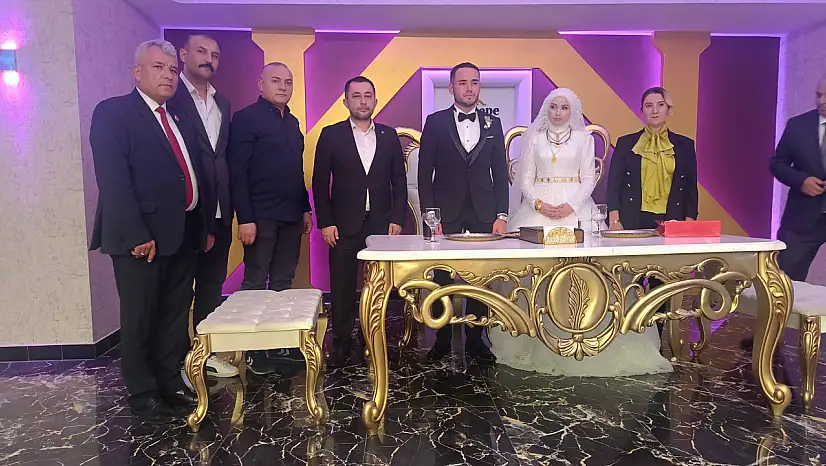 Kocasinan MHP Teşkilatı, genç çiftti yalnız bırakmadı