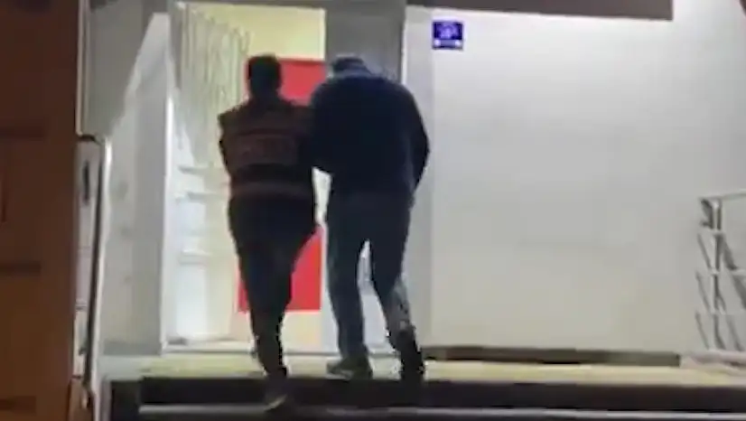 Kuryeyi tehdit eden kişi yakalandı