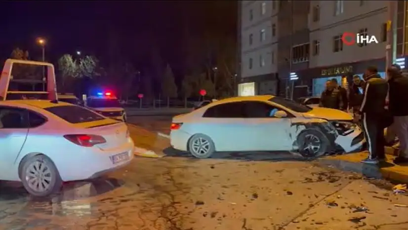 Maddi hasarlı kazada akılalmaz olay!