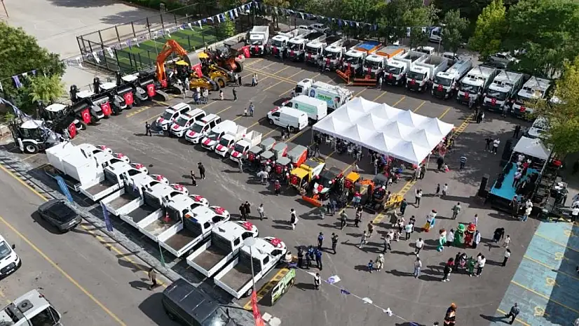 Melikgazi Belediyesi yeni araçlarını renkli bir şenlikle tanıttı