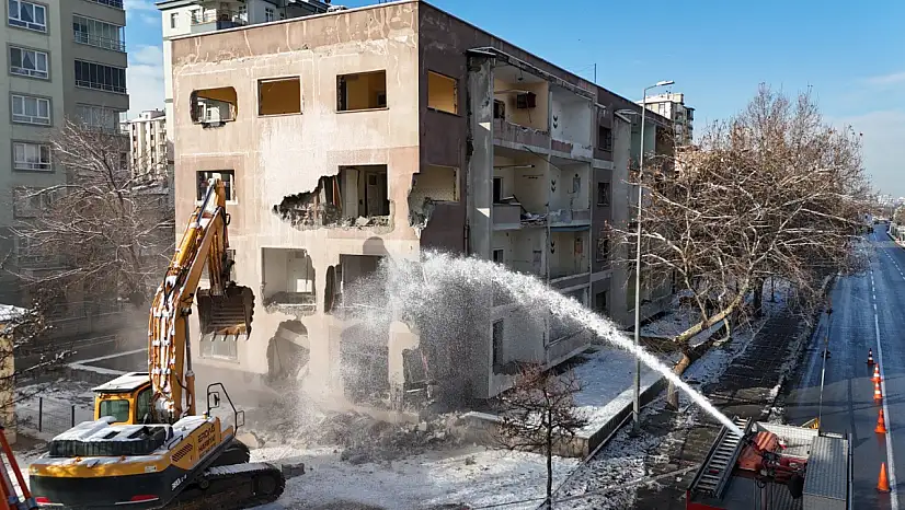 Melikgazi'de 65 yıllık binalar yıkılıyor