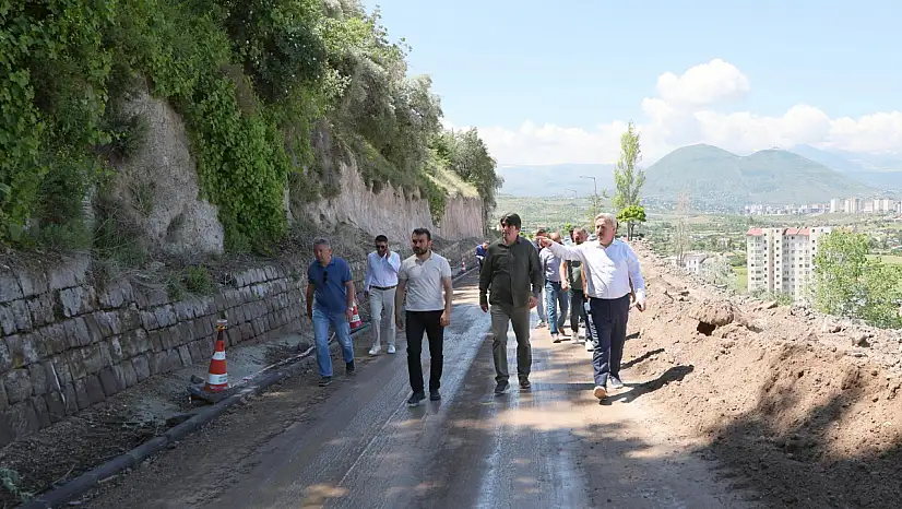 Melikgazi'de çöken duvarın yerine yenisi yapılıyor