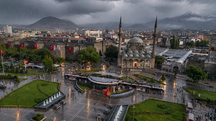 Meteoroloji uyardı! Kayseri'de bugün dışarı çıkacaklar şemsiyelerinizi unutmayın