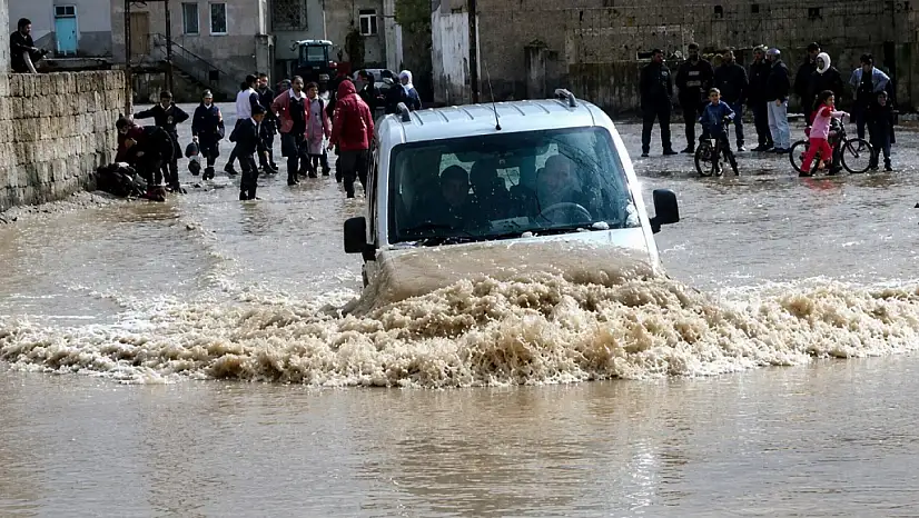 Meteoroloji uyardı: Sel, yıldırım ve doluya dikkat!
