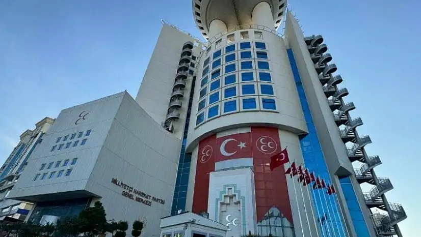 MHP'de değişim rüzgarı sürüyor: Bir teşkilat daha feshedildi