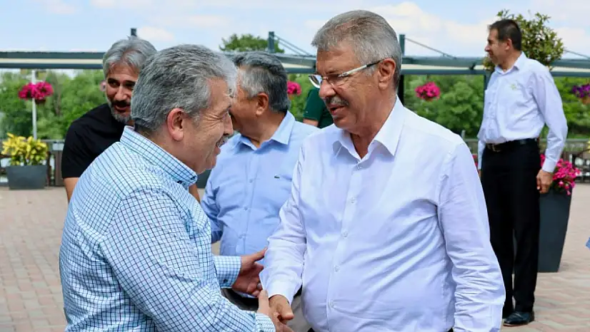 Milletvekili Özsoy'dan Başkan Akay'a tebrik