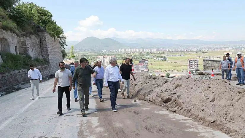 Çöken 30 yıllık duvarın yerine modern istinat duvarı yapılıyor!