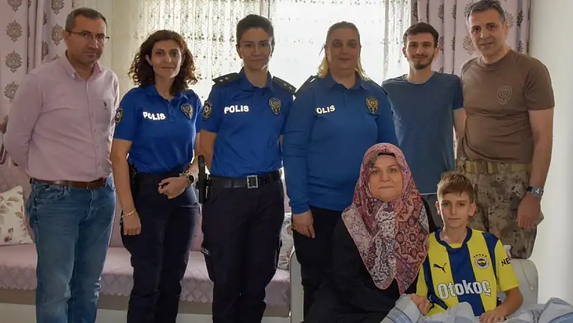 Müdür Aydın, kaza geçiren şehit oğlu Ahmet Tufaner'i ziyaret etti
