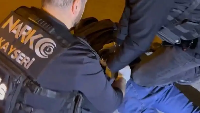 Narkotik köpeği Jack bal tenekeleri içinde buldu: Sanık kendini böyle savundu