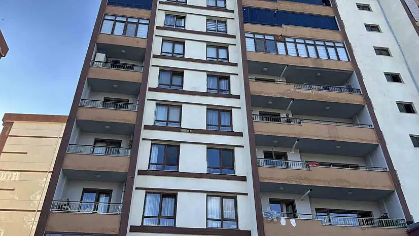 Komşuda 2 yaşındaki çocuk 5. kattan düştü