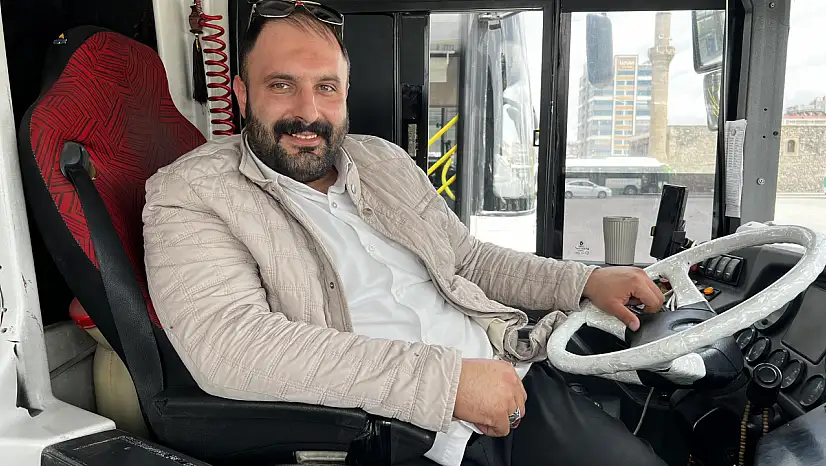 Otobüs şoförü top şişirdi, kızın mutluluğu yürekleri ısıttı