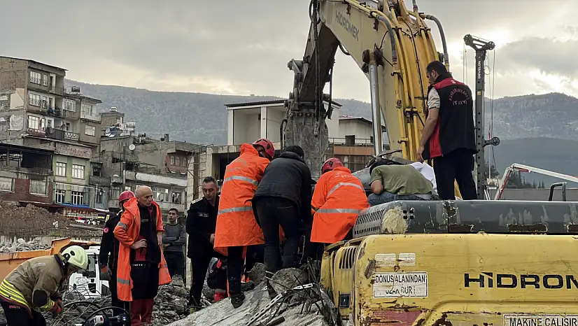 Otoparkı yıkarken enkaz altında kaldı!