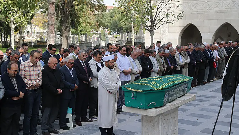 Profesörün annesi Kayseri'de defnedilecek!
