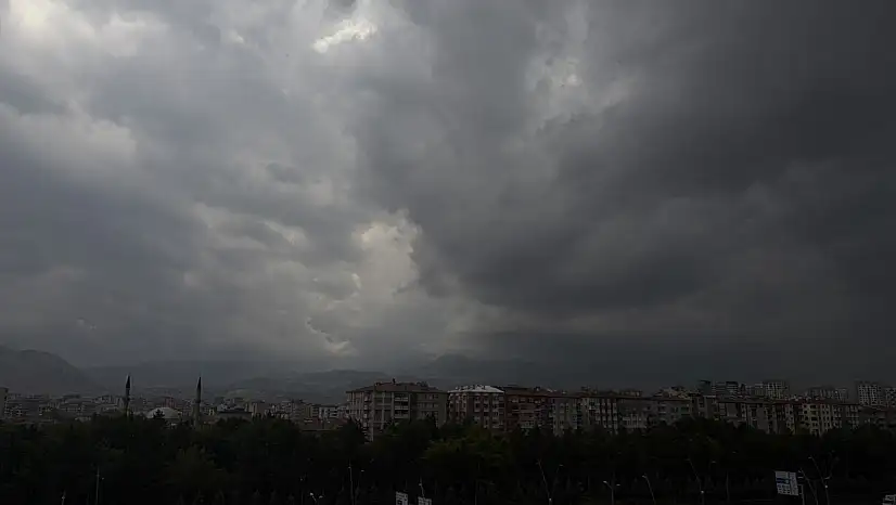 Sağanak başladı: Su baskınına dikkat!