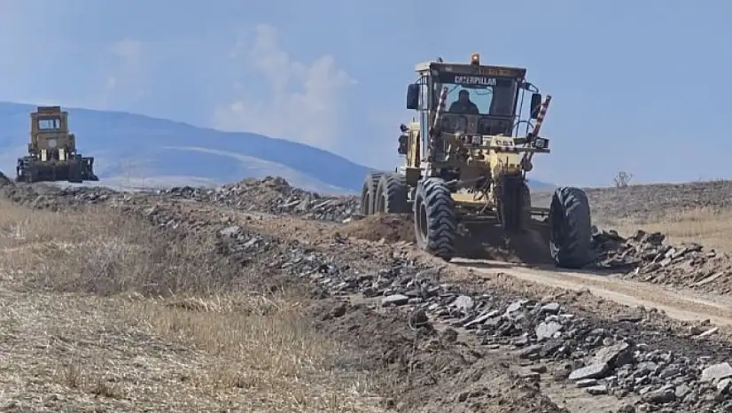 Sarıoğlan'da yeni yol yapılıyor