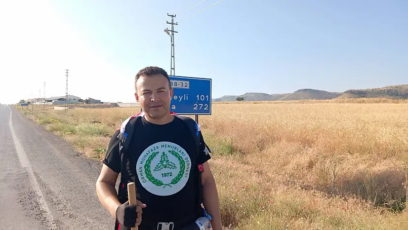 Sırtında Türk Bayrağı ile 48 kilometre yol yürüdü