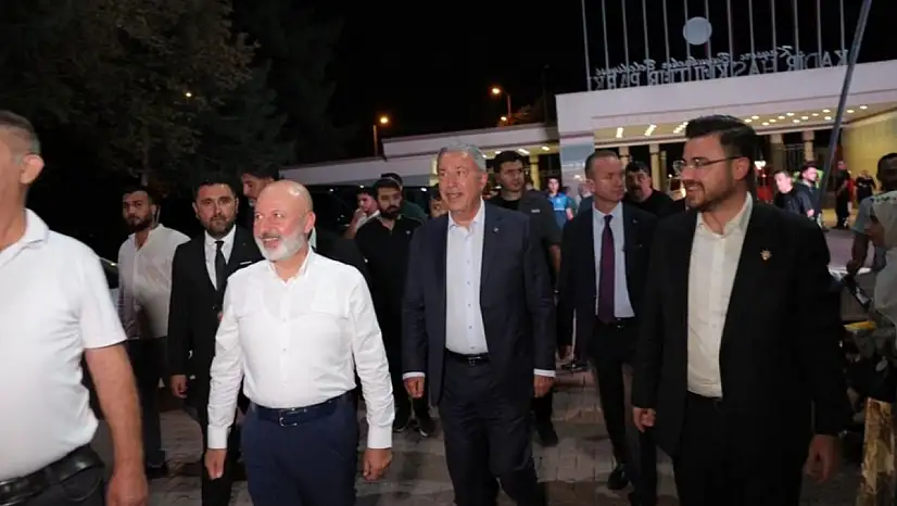 Siyasetin gündeminden yorulan Akar, soluğu bakın nerede aldı?
