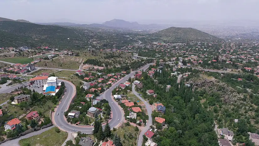 'Sosyal medya çıktı, siyaset bozuldu' diyen AK Partili vekilden Kayseri'deki bağ evleri çıkışı