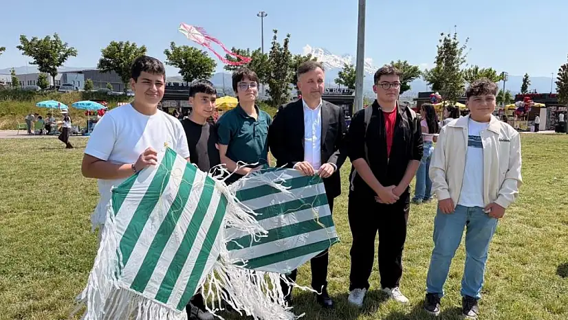 Talas'ta gökyüzü renk cümbüşüne döndü!