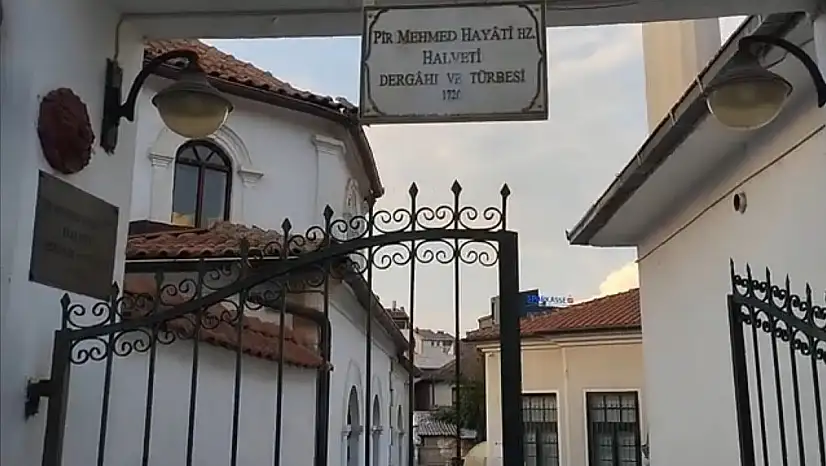 Tekke ziyareti yapan Kayseri eski Milletvekilinden siyaset çıkışı: Herkes maskeyle geziyor!