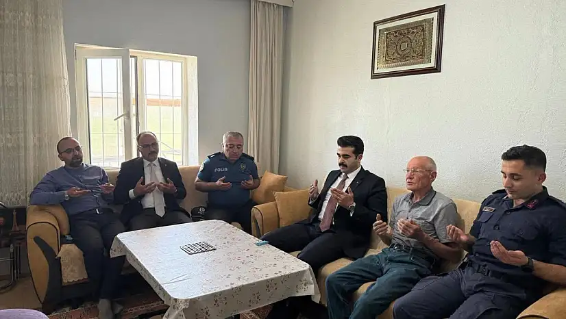 Tomarza'da şehit babalarına anlamlı ziyaret