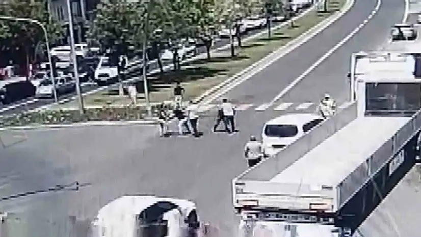 Trafikte yol verme kavgası karakolluk oldu!