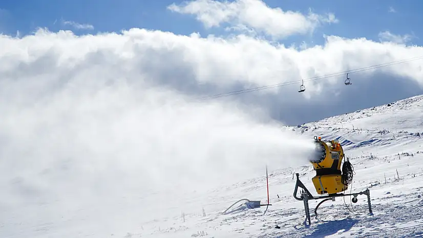 Türkiye'nin zirvesinde 24 saat kar mesaisi