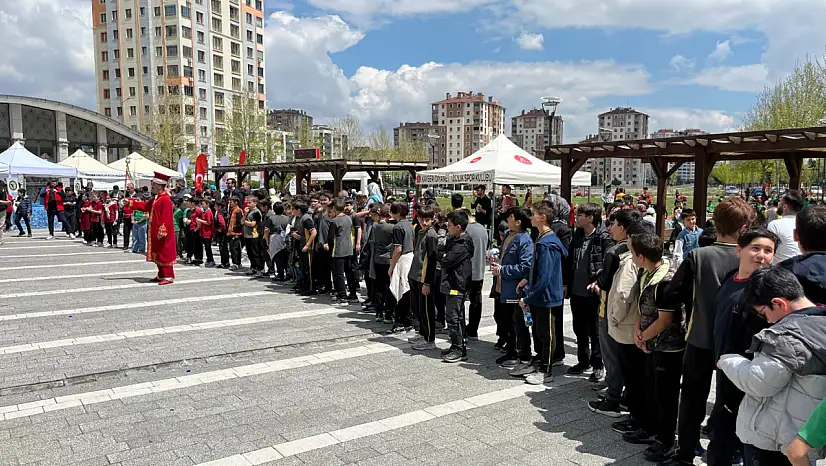 Vakıflar Bölge Müdürlüğü tarafından 1188 çocuk sevindirildi