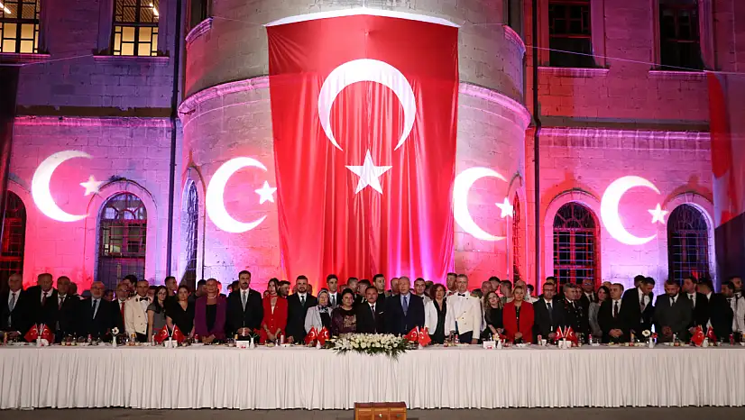 Vali Çiçek'in sözleri damga vurdu! Kayseri'de Zafer Bayramı coşkusu!