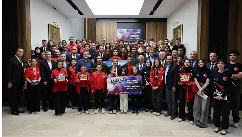 Vali Çiçek, Kayseri'yi gururlandıran öğrencileri ağırladı