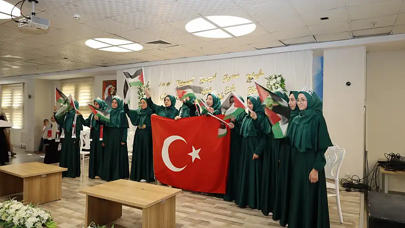 Yahyalı'da 12 öğrenci belgelerini aldı