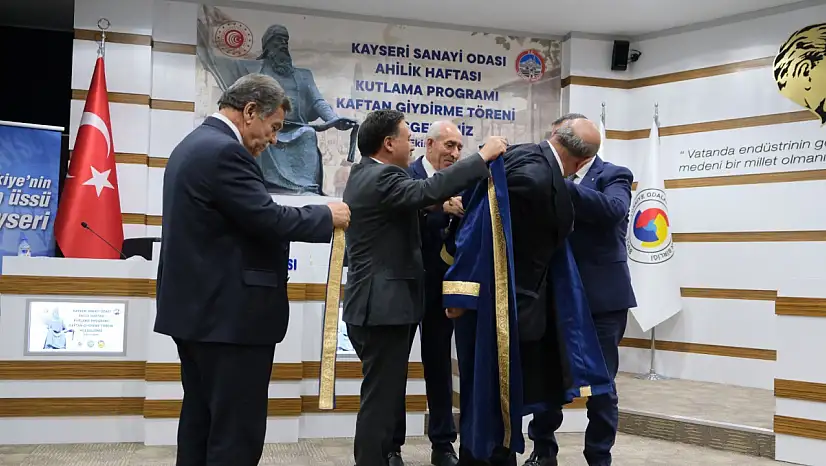 'Yılın Ahisi' kaftanını giydi