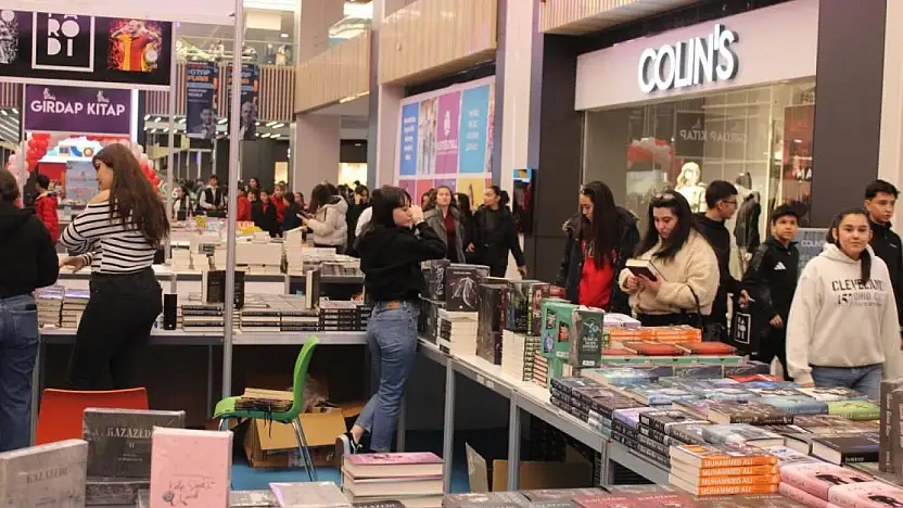 100'den fazla yazar, binlerce kitap Kumsmall'da sizi bekliyor