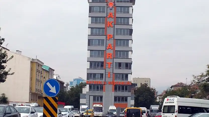 AK Parti Kayseri'de pazar günü hareketli saatler! 16 ilçe başkanı il binasına çağrıldı