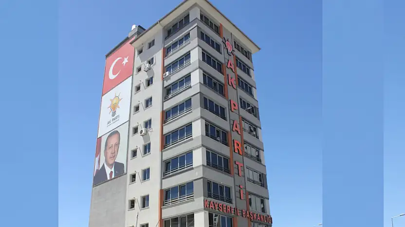 AK Parti Kayseri İl binasında görevden alınan Başkanın ardından kritik görüşme