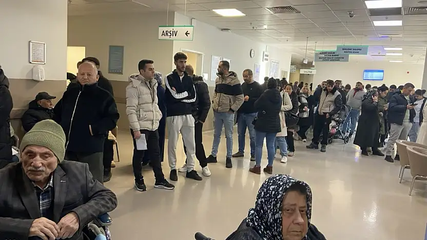 Başkan bitmeyen muayene sırasına tepki gösterdi