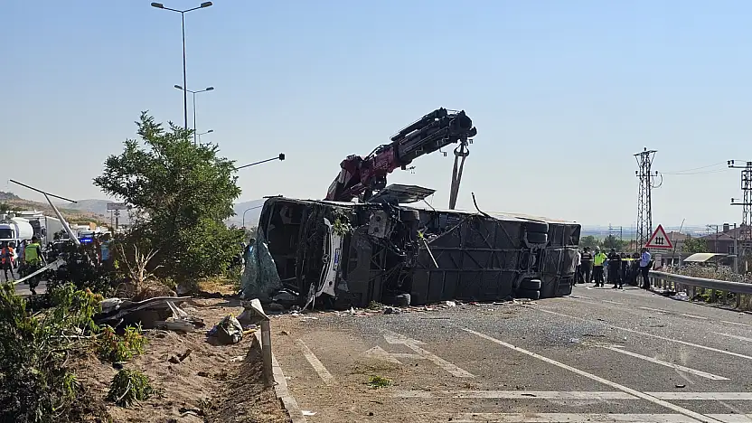 Flaş! Kayseri'de yolcu otobüsü devrildi