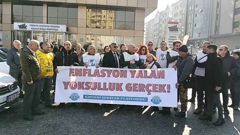 Kamu çalışanlarından TÜİK önünde zam tepkisi!