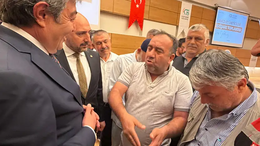 Kayseri'de AK Partili vekilin etrafını sardılar